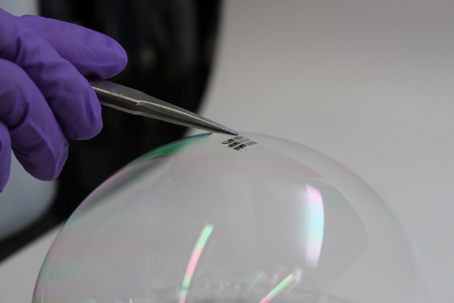 Solar cells as light as a soap bubble